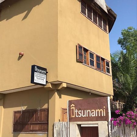 Hotel Otsunami โลเม ภายนอก รูปภาพ