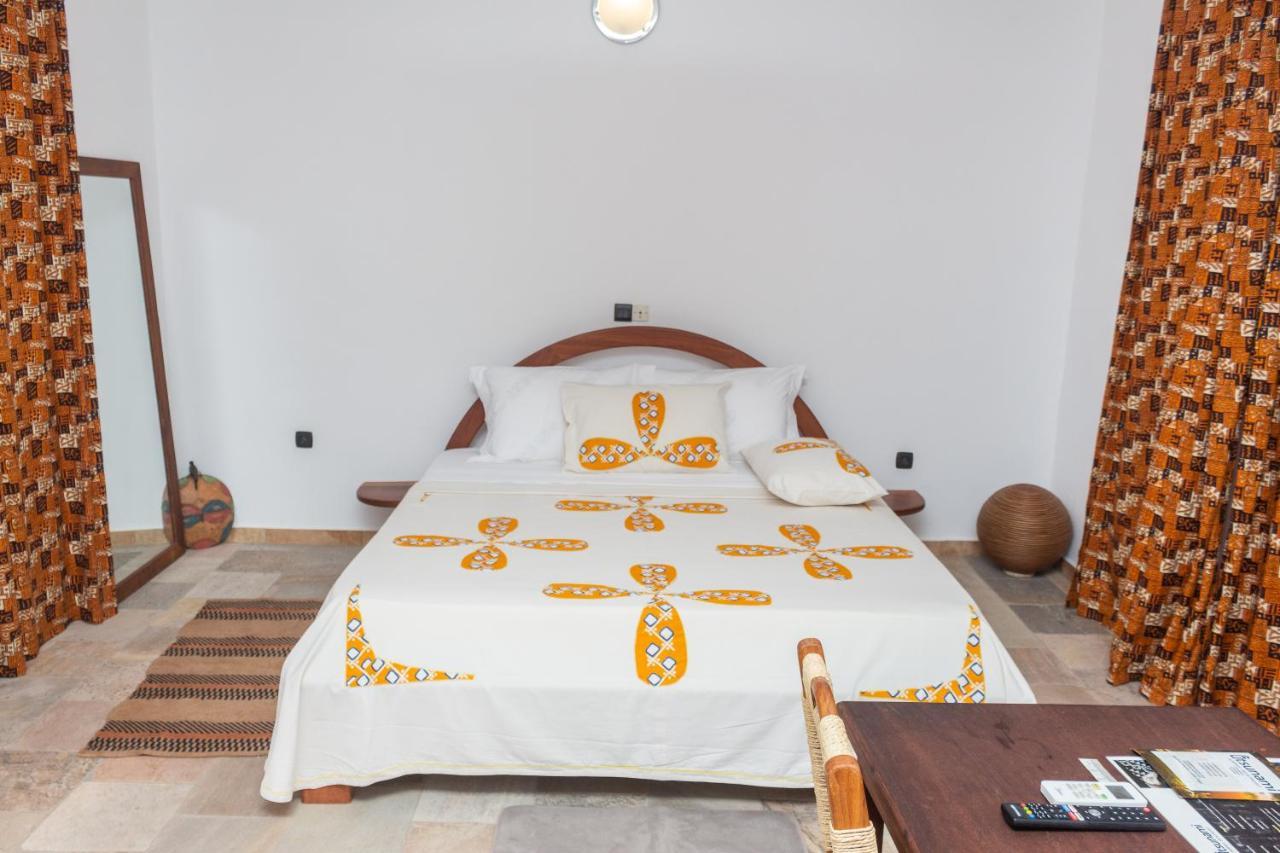 Hotel Otsunami โลเม ภายนอก รูปภาพ