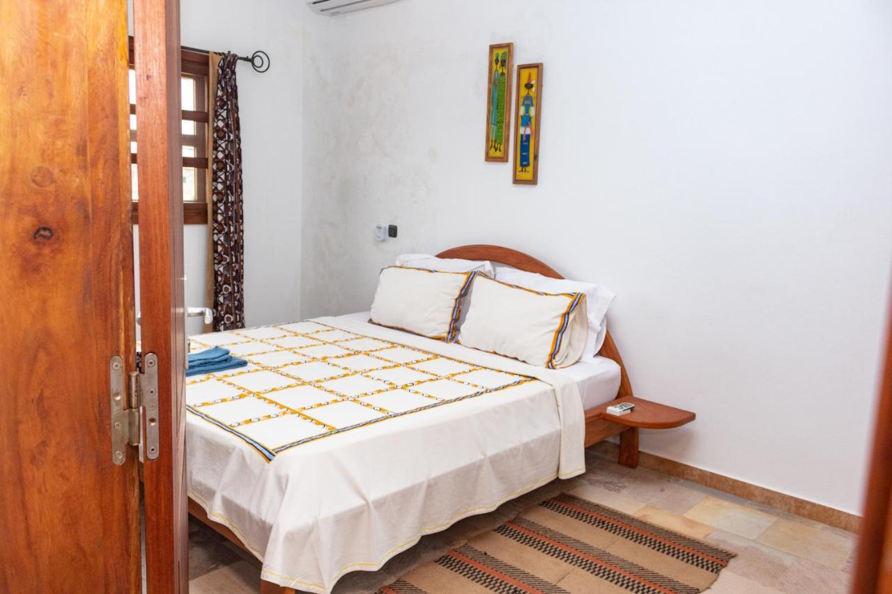 Hotel Otsunami โลเม ภายนอก รูปภาพ