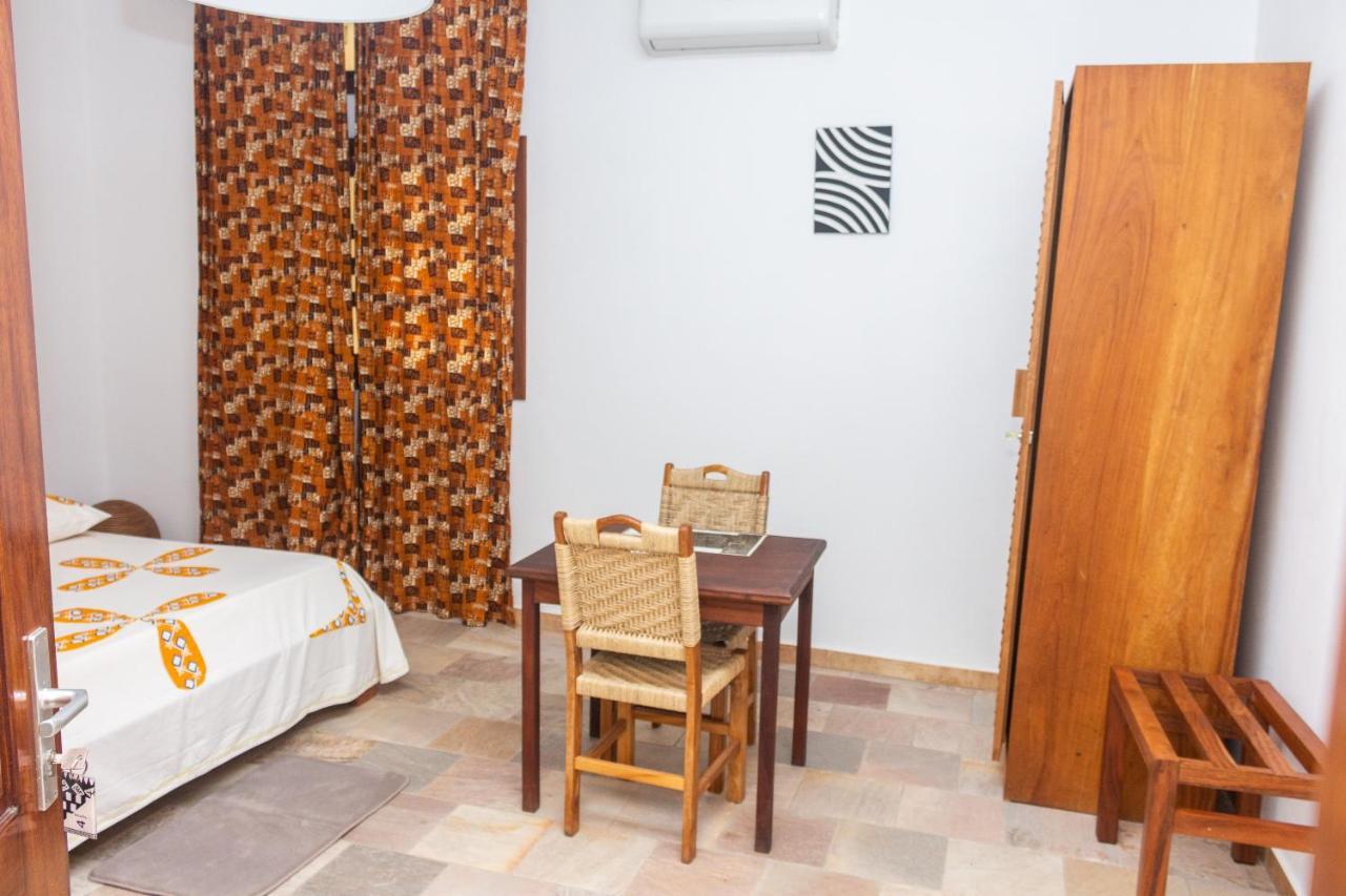 Hotel Otsunami โลเม ภายนอก รูปภาพ